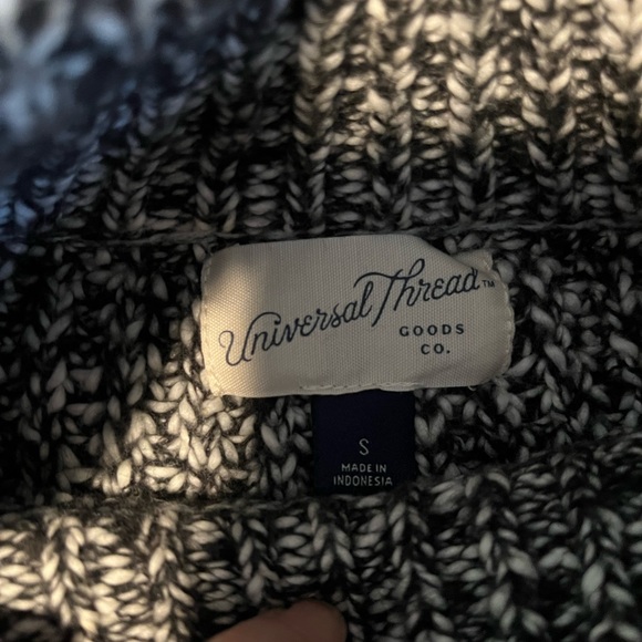 Universal Threads, Pullover Sweater Mock Turtleneck tweed cropped trend
Size S - Picture 4 of 9